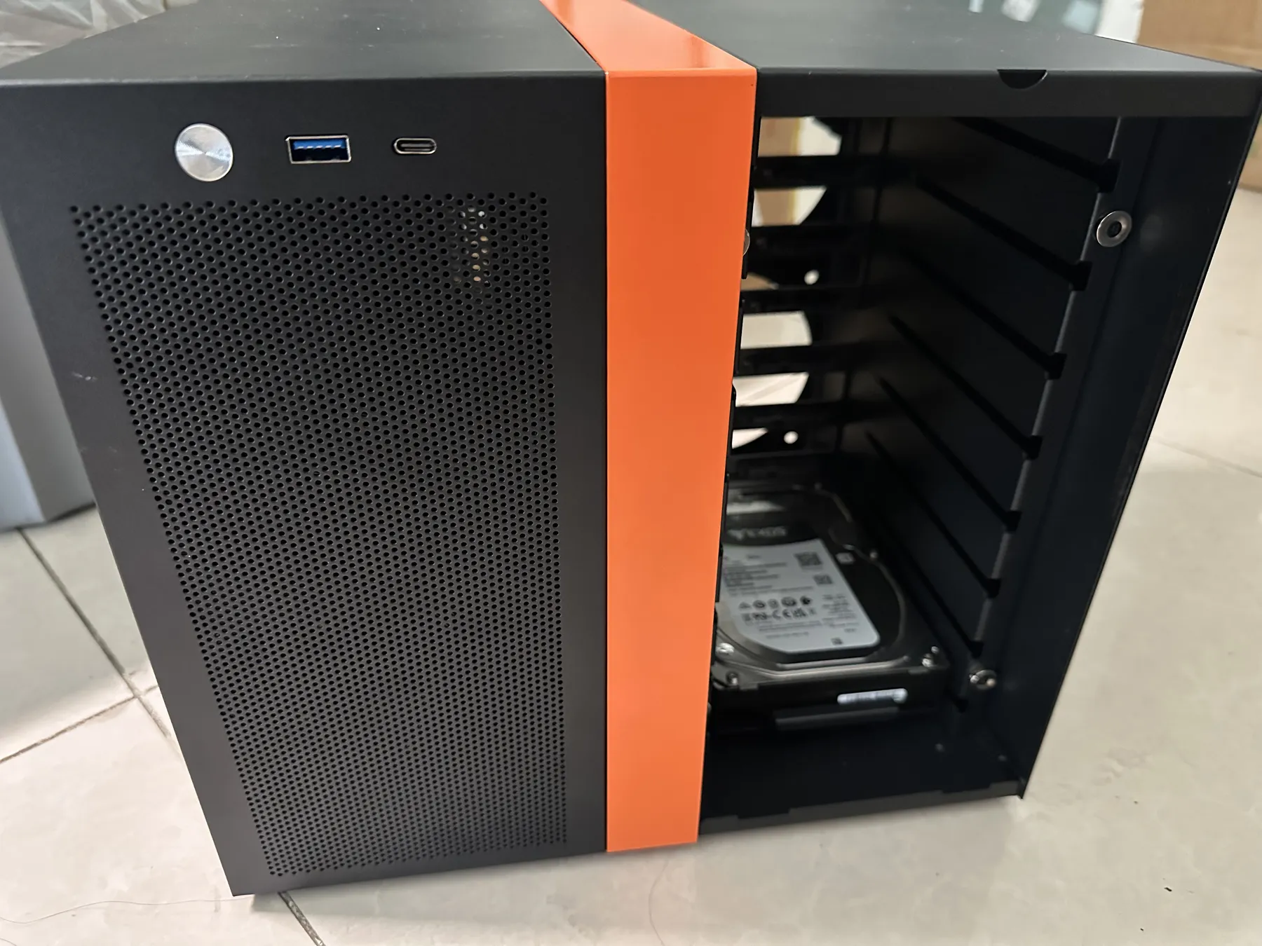 新款小机箱细节